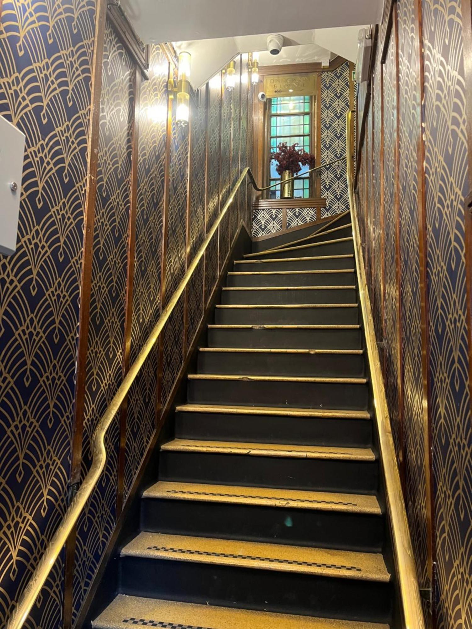 The Walrus Bar And Hostel Londres Extérieur photo