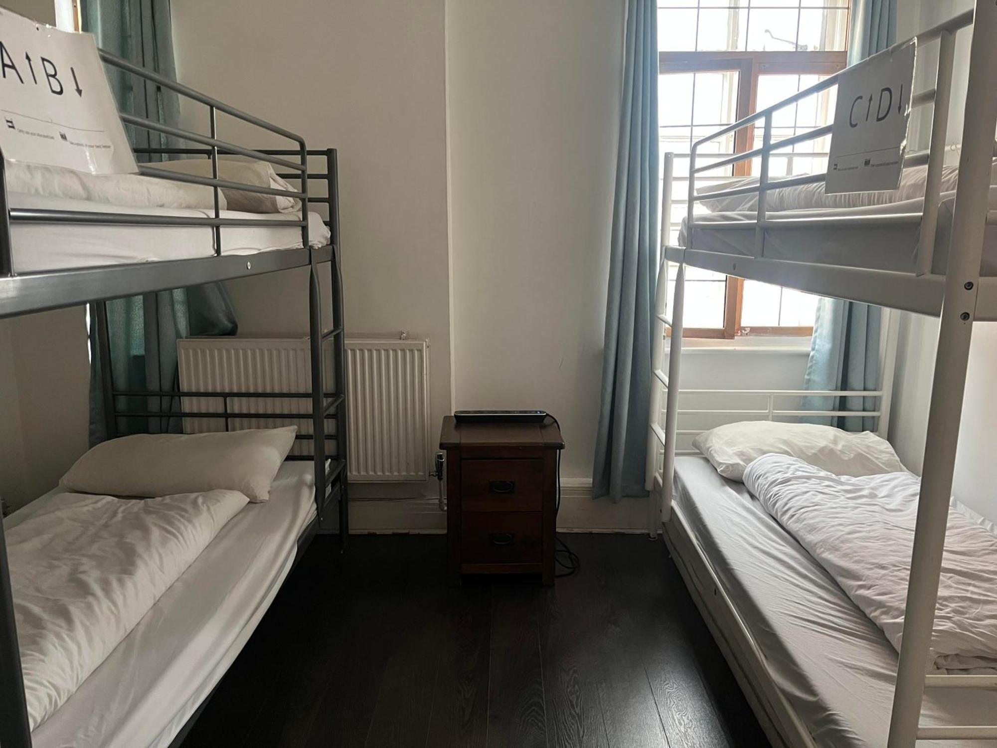 The Walrus Bar And Hostel Londres Extérieur photo