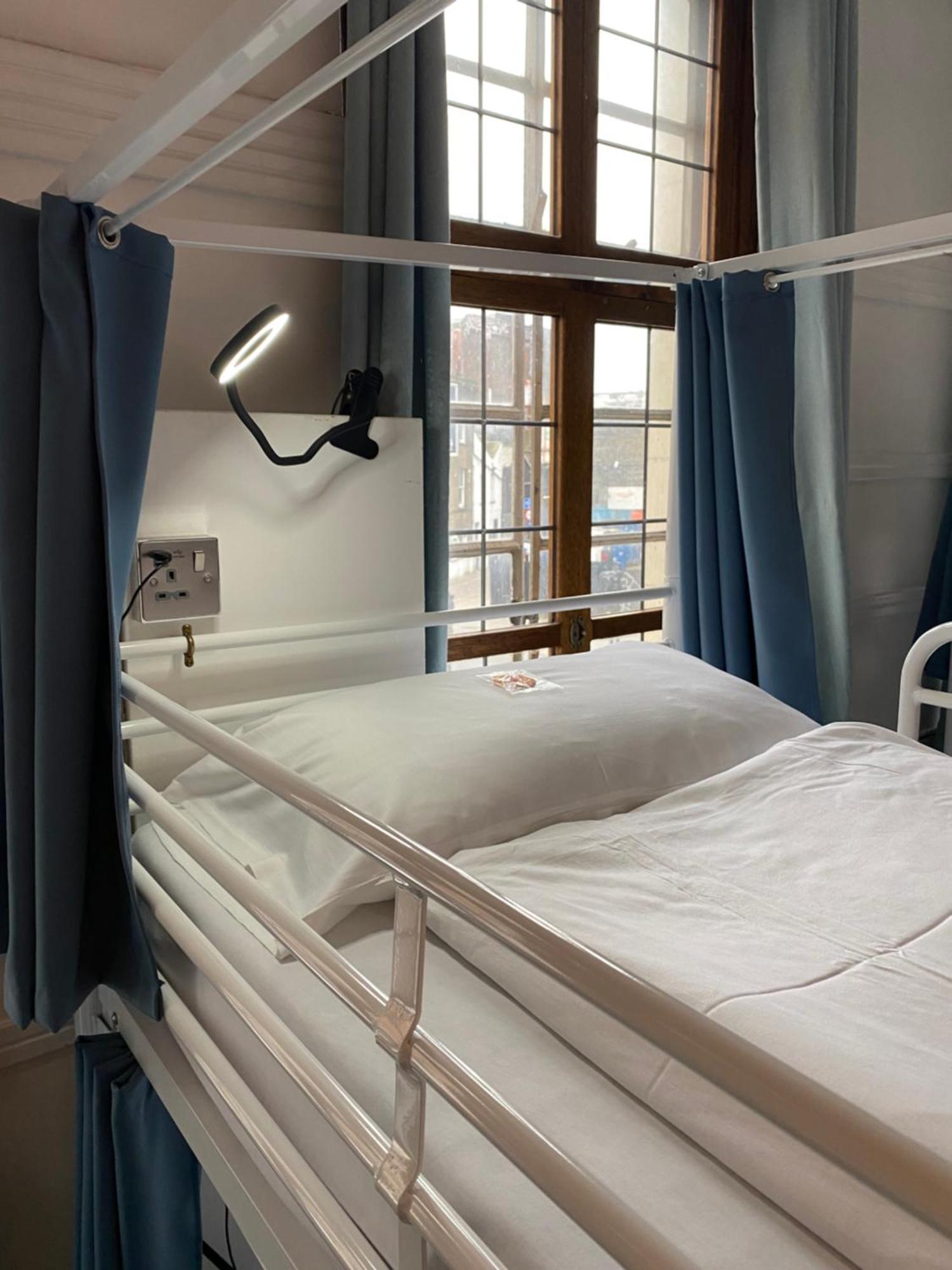 The Walrus Bar And Hostel Londres Extérieur photo